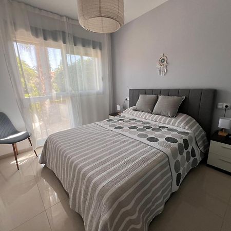 Bungalow En Punta Prima 2 Dormitorios Y Piscina Торевьиа Экстерьер фото